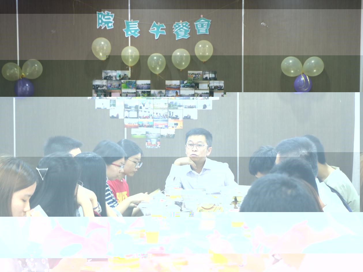 湯副院長認真傾聽同學們的問題
