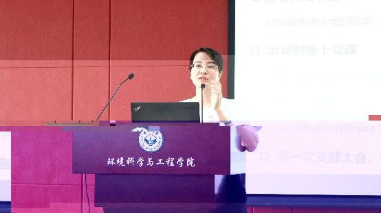 彭靈靈發表講話